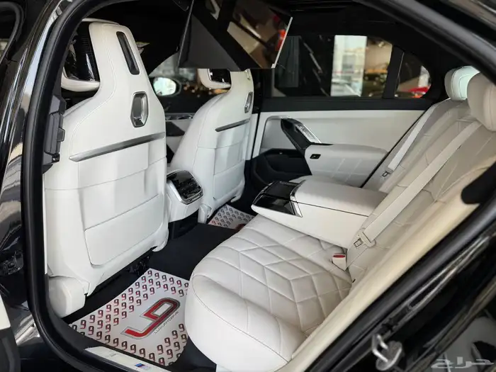 بي ام دبليو 735 - BMW 735i M Kit 2026 6