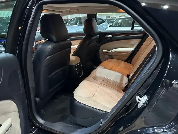 كرايزلر C300 موديل 2018 فل كامل 6 سلندر 16