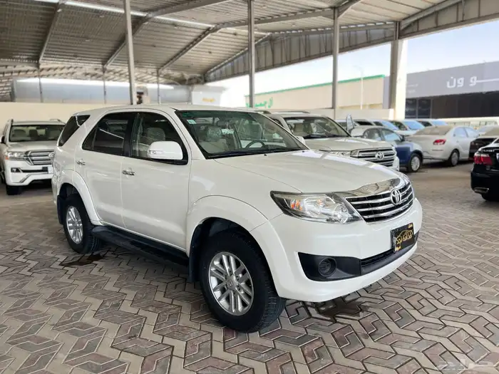 تويوتا فورتشنر 2014 سعودي 4 سلندر دبل ماشي 65 الف 1