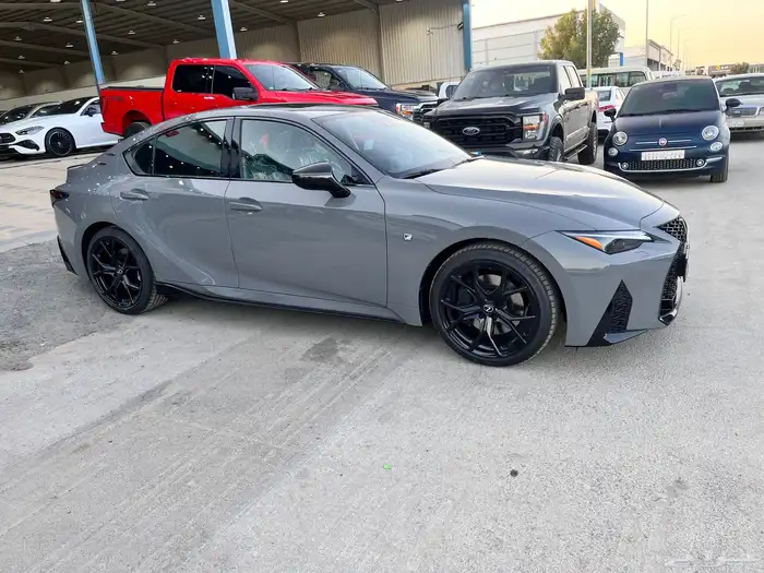 لكزس آي اس 350موديل2025 3