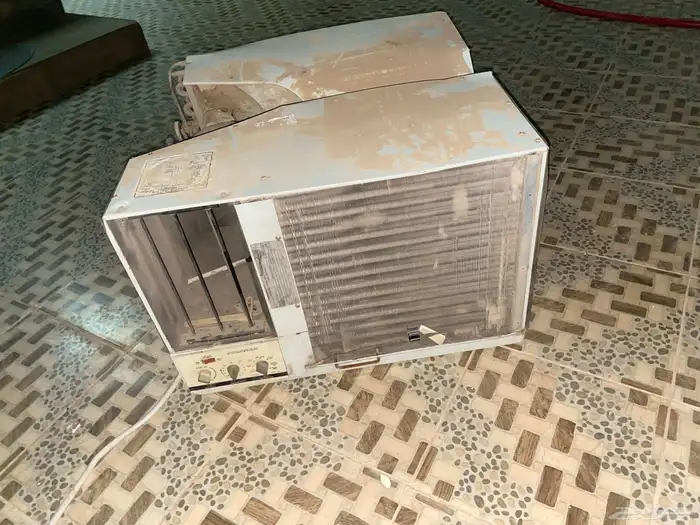 مكيف للبيع سومه تحت سعر الميزان الي هو 270 لن ينظر لها 0