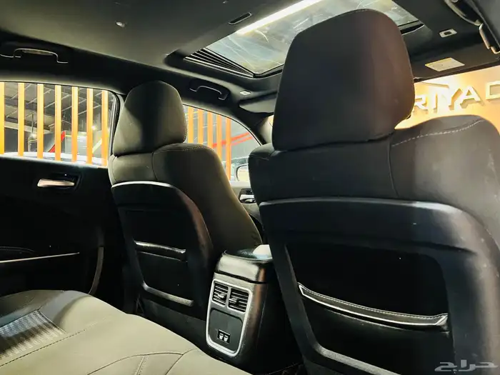 دودج تشارجر 2018 V6 ( بحاله ممتازه) 9