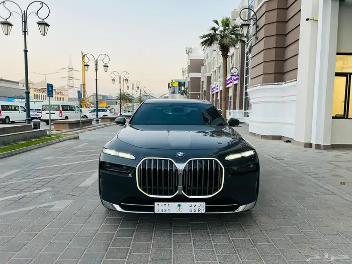 BMW 735Li 2023 ناغي تحت الضمان 17