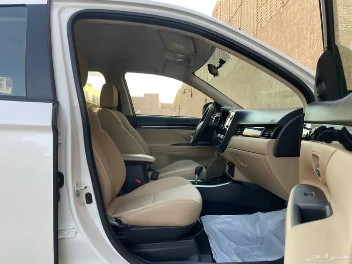 ميتسوبيشي اوتلاندر 2020 37