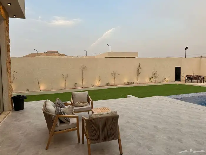 للايجار السنوي شاليه فاخر بالعمارية مساحته 1000 متر 2