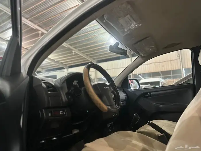 ايسوزو ثلاجه موديل 2025 سعودي قير عادي ديزل شامل الضريبة 12