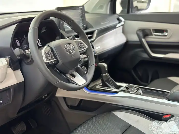 تويوتا فيلوز GLX م 2025 5