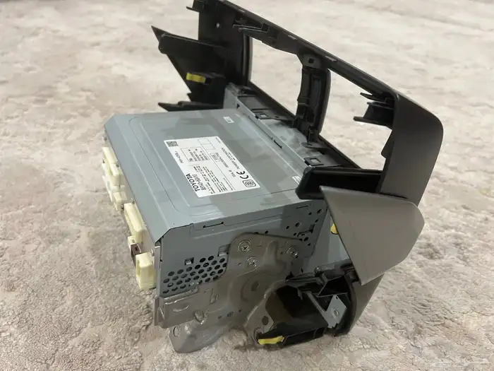 مسجل او شاشة تويوتا برادو 2016 7