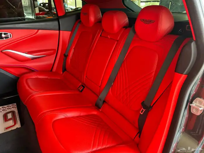 اوستن مارتن دي بي اكس1 500- ASTON MARTIN DBX 2021 7