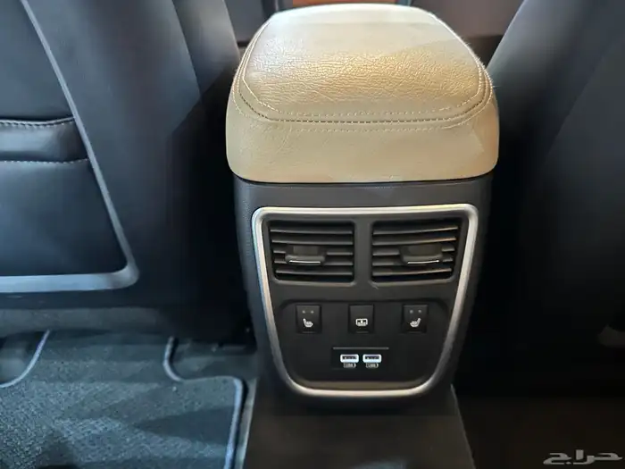 كرايزلر C300 موديل 2018 فل كامل 6 سلندر 19