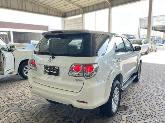 تويوتا فورتشنر 2014 سعودي 4 سلندر دبل ماشي 65 الف 3