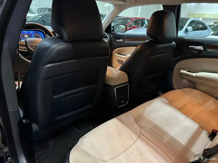 كرايزلر C300 موديل 2018 فل كامل 6 سلندر 17