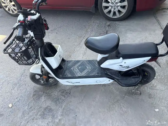 للبيع سكوتر شغال نضيف ب 700 لتواصل   966 57 605 3443 0