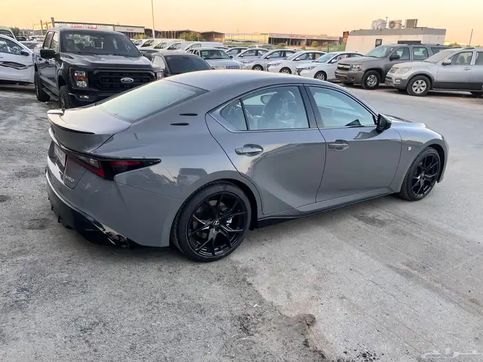 لكزس آي اس 350موديل2025 8