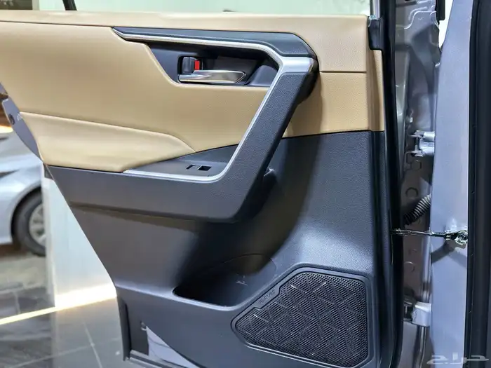 تويوتا راف فور XLE بنزين 2025 13