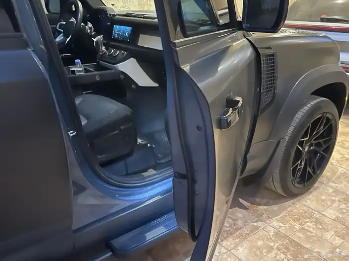 للبيع ديفندر SE موديل 2020 ماشي 70 الف 18