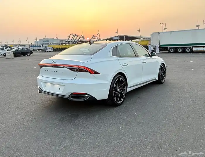 هونداي ازيرا 2021 ( بنزين ) فل كامل شبه جديدة للبيع 3