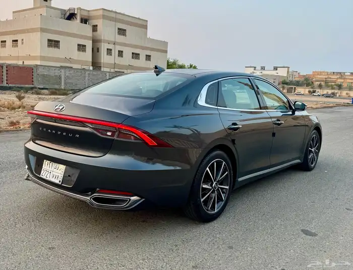 للبيع ازيرا موديل 2020 نظيفة جدا 3