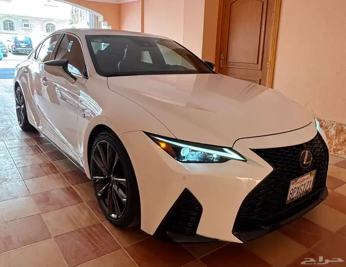لكزس IS 350 f sport 2023 4