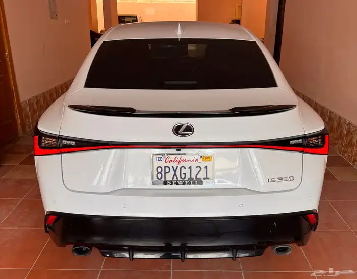 لكزس IS 350 f sport 2023 7