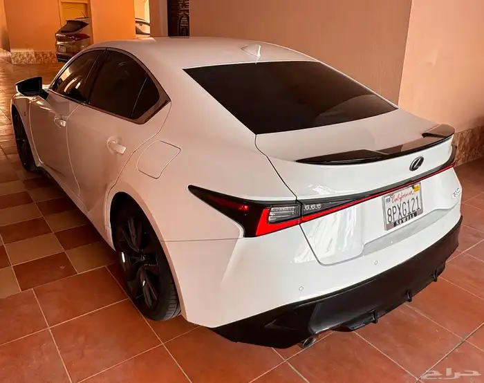 لكزس IS 350 f sport 2023 9