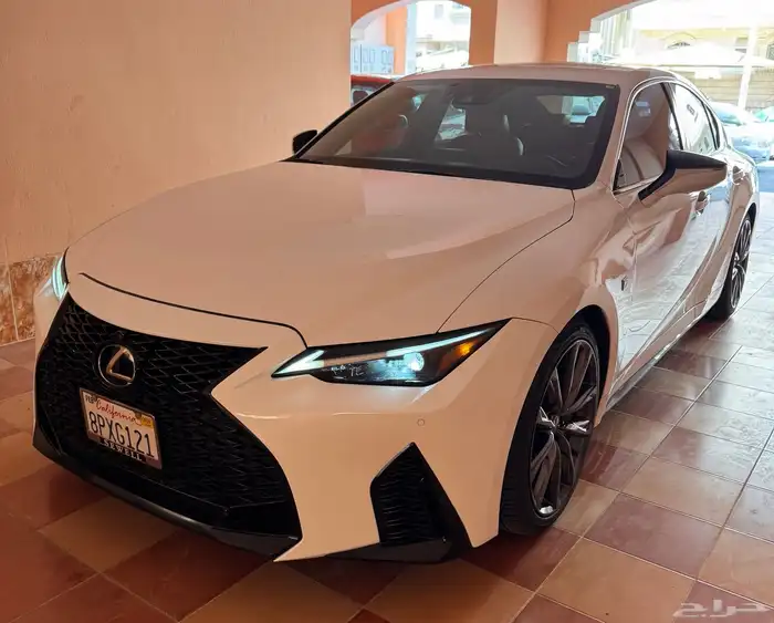 لكزس IS 350 f sport 2023 1