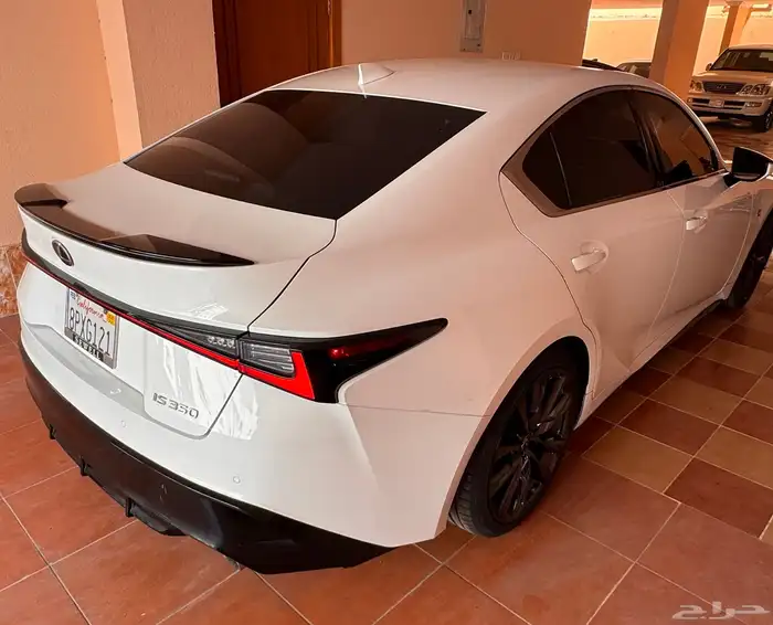 لكزس IS 350 f sport 2023 11
