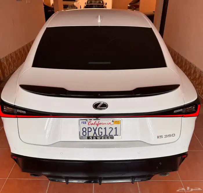 لكزس IS 350 f sport 2023 12