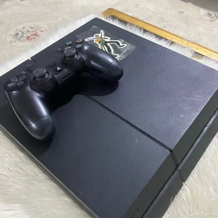بلاستيشن4 نضيف مع يد وشريطين 3