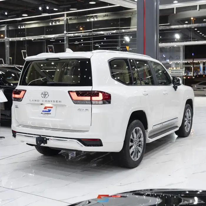 لاند كروزر L4 سعودي عبداللطيف جميل 2