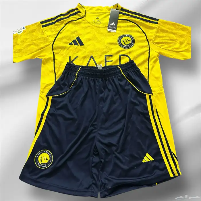 تيشيرت النصر الموسم الحالي طباعه رونالدو مقاس M و L مع شورت 0