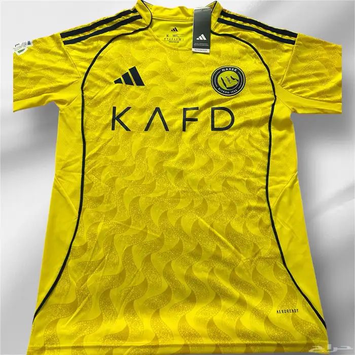 تيشيرت النصر الموسم الحالي طباعه رونالدو مقاس M و L مع شورت 4