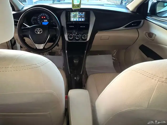 ياريس2020 نظيفه جدا 1