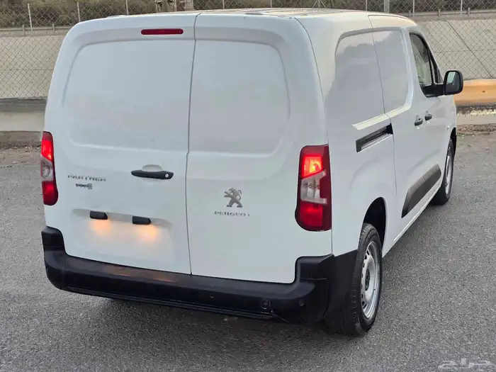 فان بضاعة ديزل - 2023 - بيجو بارتنر بدي وكالة 23