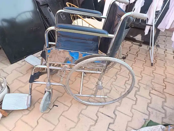 كرسي العاب وكرسي متحرك وجهاز هواء 1