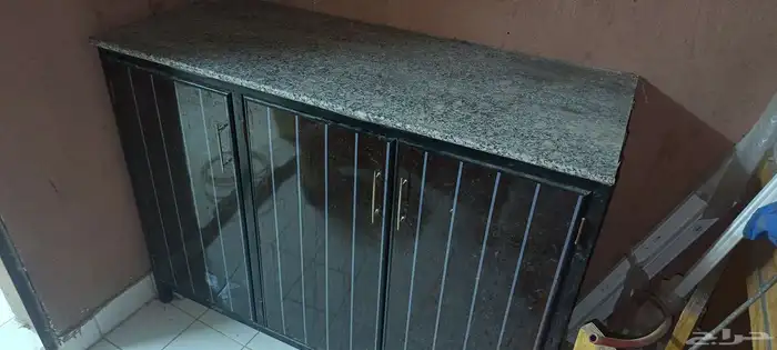 للبيع طاوله مطبخ ثلاث أبواب سليمه  فرن غاز شغال على الشرط 0