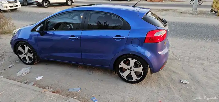 كيا ريو هاتشباك 2015 فل كامل فتحة سقف 10