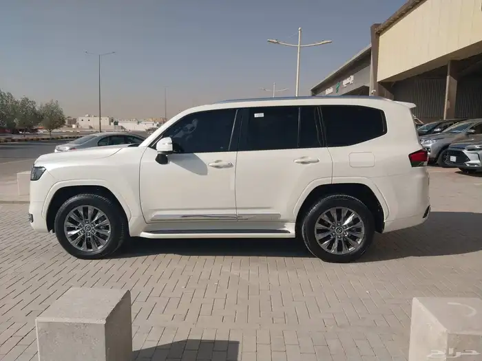 تويوتا لاندكروزر GXR موديل 2023 L3 1