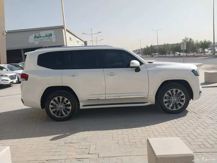 تويوتا لاندكروزر GXR موديل 2023 L3 2