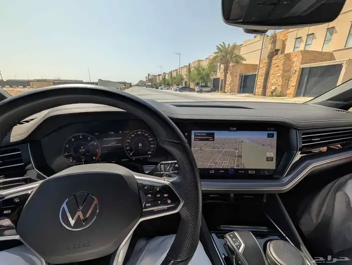 جيب طوارق أسود 2022 Touareg فل كامل 56الف كيلو على الضمان 10