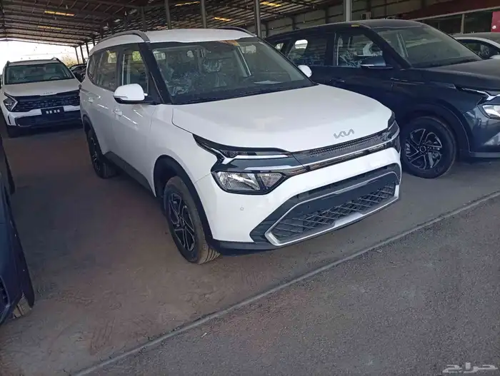 كيا كارينز LX موديل 2025 4