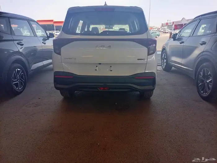 كيا كارينز LX موديل 2025 8