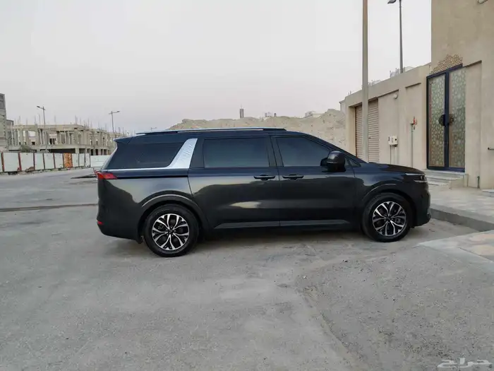 كيا كرنفال للبيع2021 ديزل 11 مقعد 2