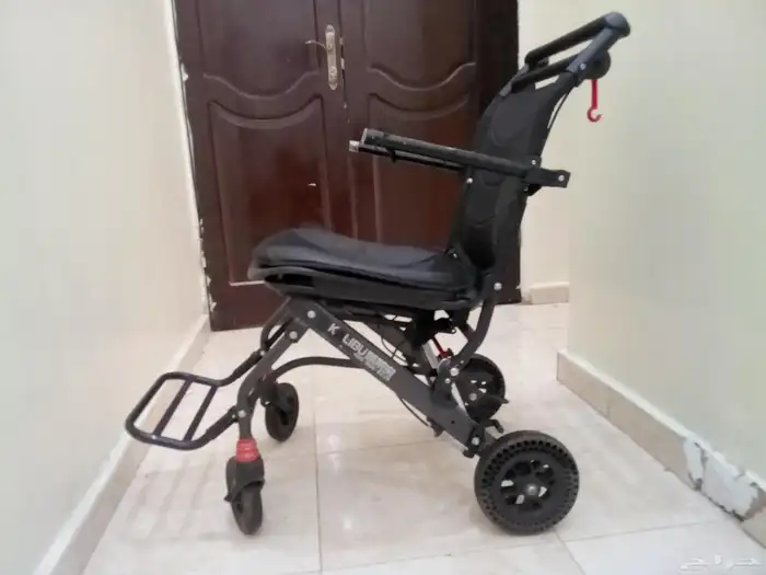 كرسي لكبار السن وذوي الاحتياطات الخاصه 0