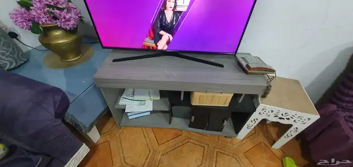 مجلس كامل مع طاولة تلفزيون وطقم طاولات ضيافة 2