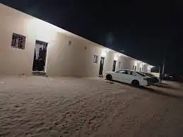 حوش مع سكن عزاب قريب من المطار الجديد 1