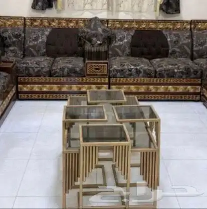 للبيع كنب نظيف جدا 3