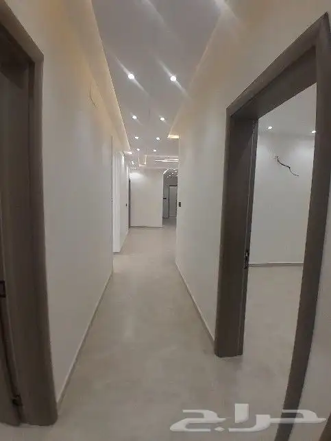 للبيع شقه دور ثاني مصعد راكب جاهز 6غرف520الف مخطط الكأس 18