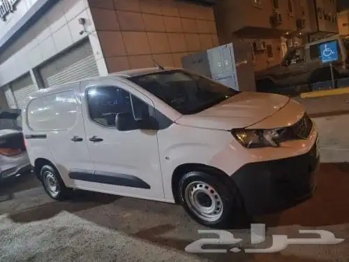 للبيع عدد من سيارات الرينو دوكر جاف ومبراد 18