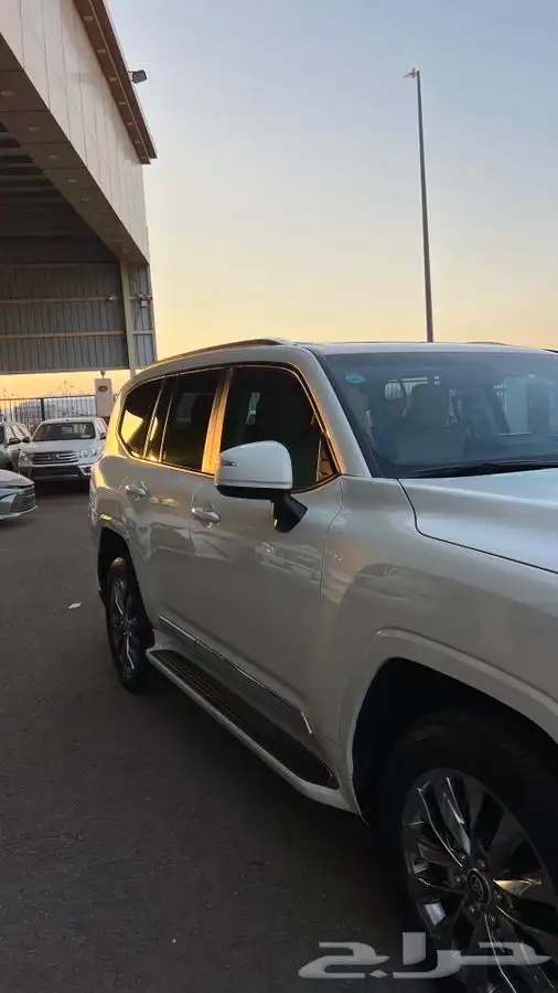 تويوتا لاندكروزر 2023 بنزين L3 شبه اصفار بحاله الوكاله 23
